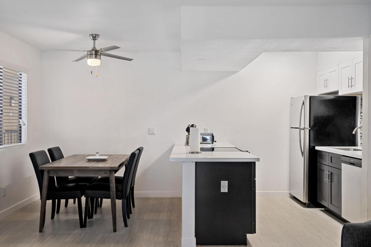 Newly Renovated 2Br Apartment W Pool By Stay Gia フェニックス エクステリア 写真